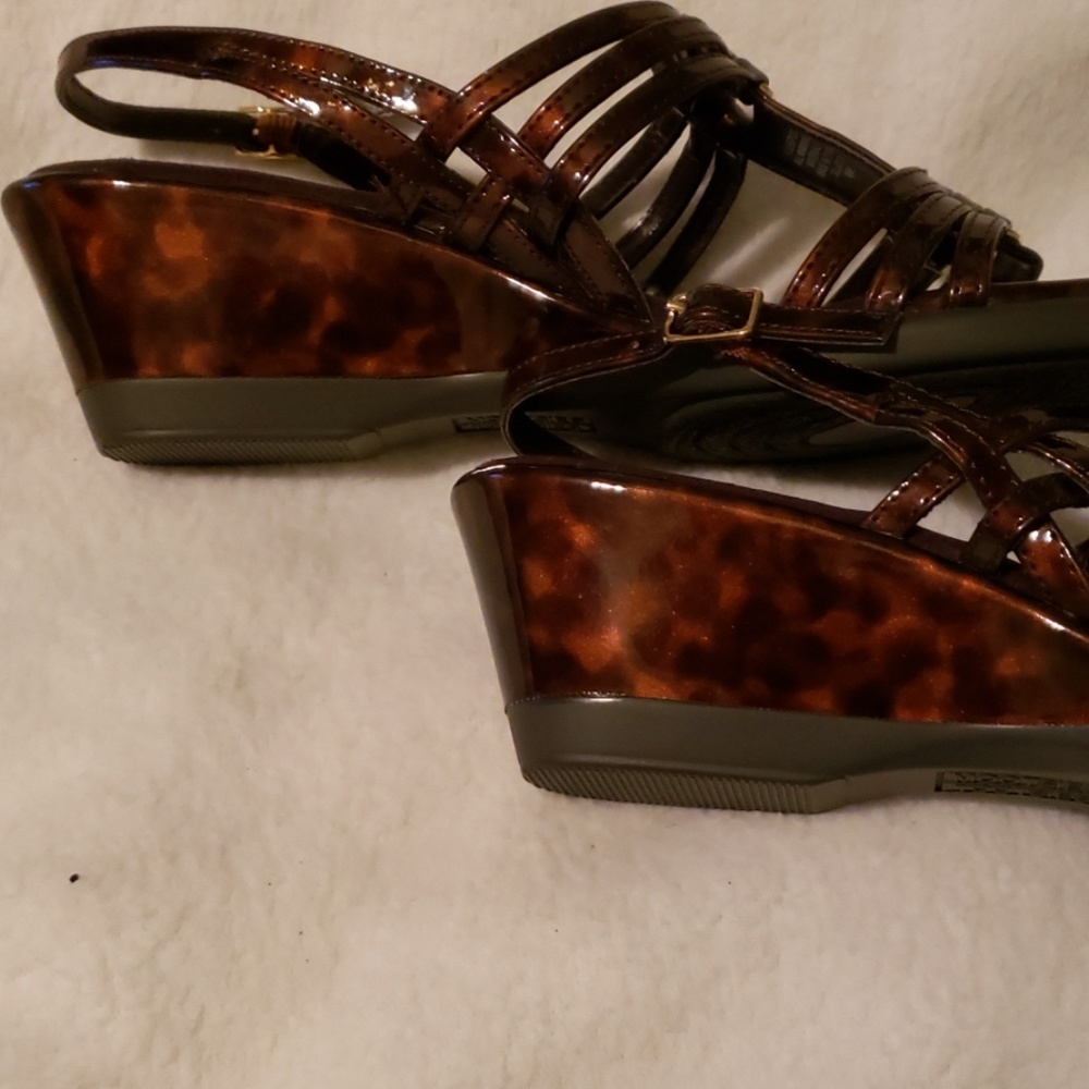 Shoes - Picture 6 of 7